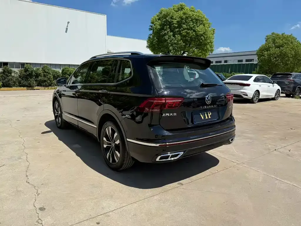 Volkswagen Tiguan L — фото 9