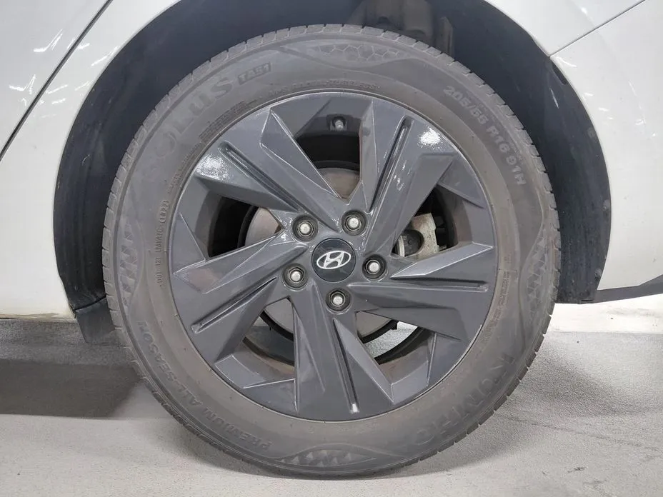 Hyundai AVANTE — фото 3