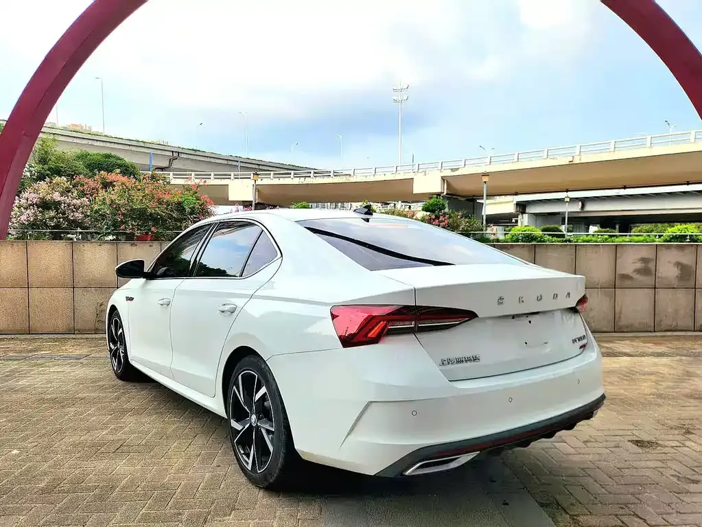 Skoda Octavia — фото 7