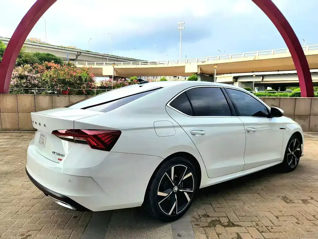 Skoda Octavia — фото 5