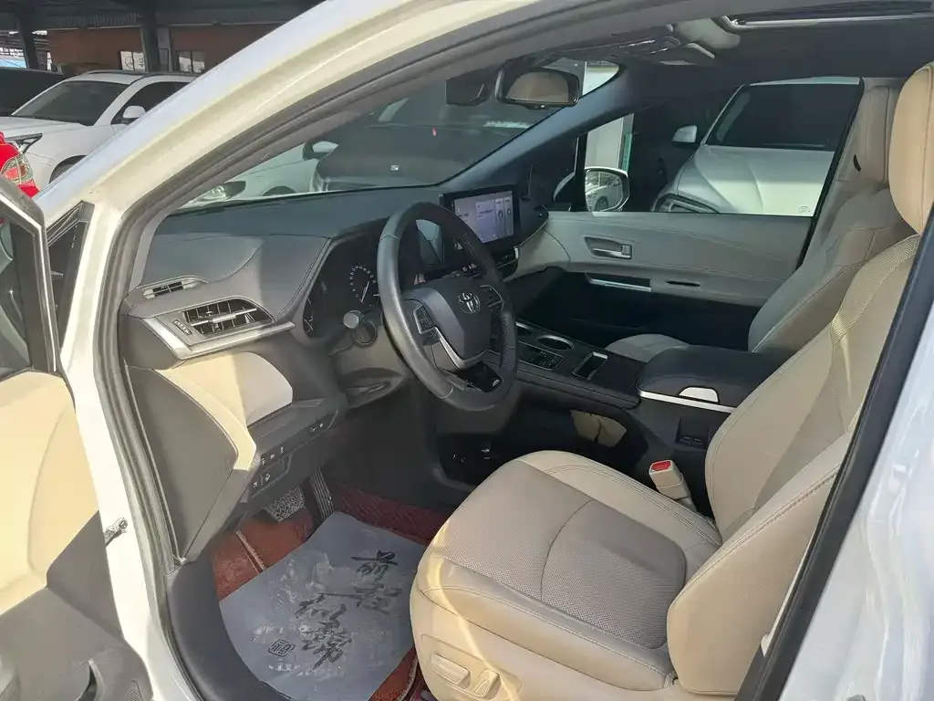 Toyota Sienna — фото 4
