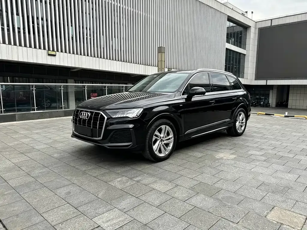 Audi Q7 — фото 1