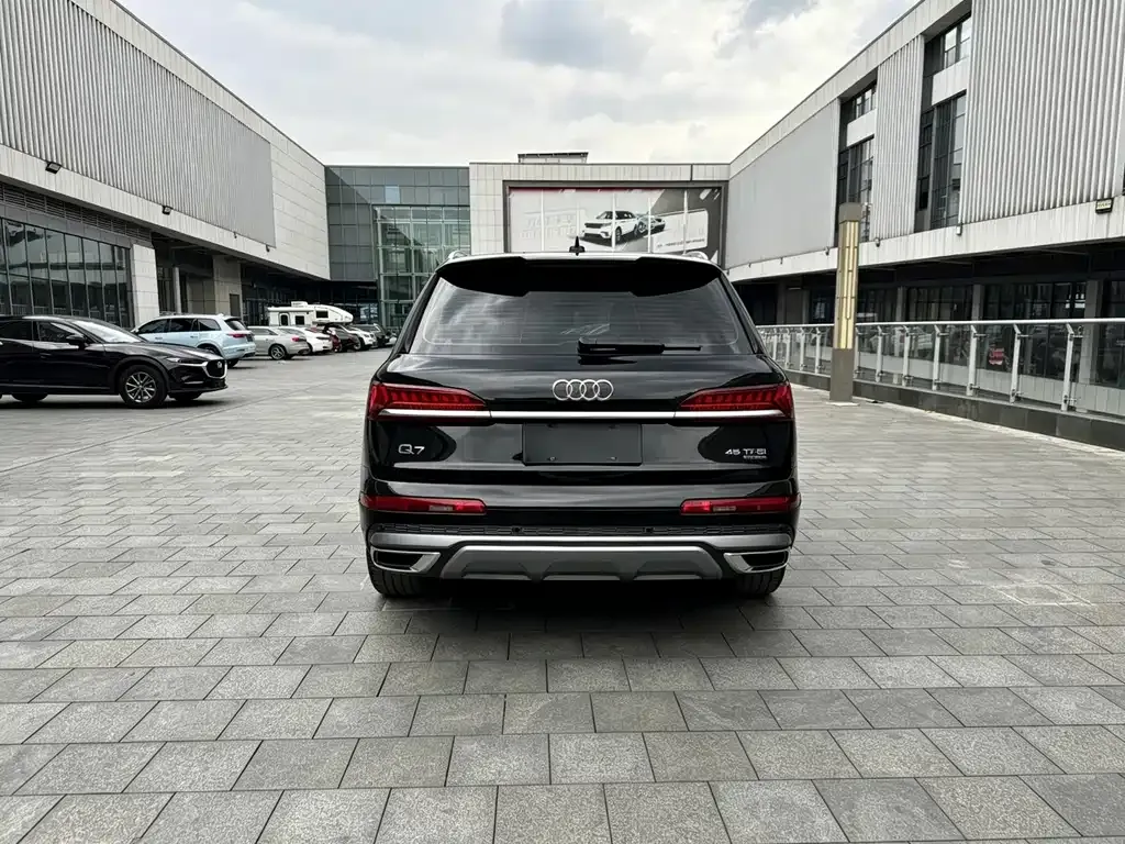 Audi Q7 — фото 7