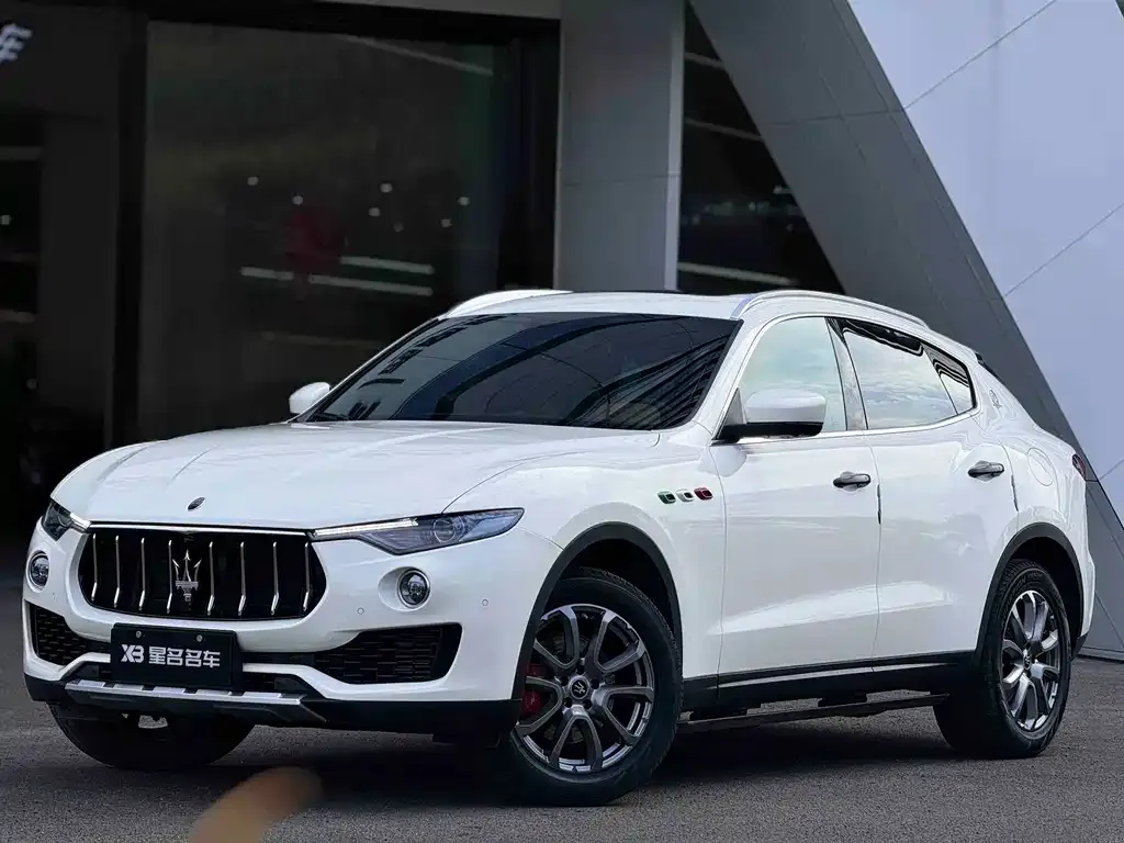 Maserati Levante — фото 1