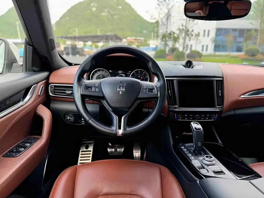 Maserati Levante — фото 10