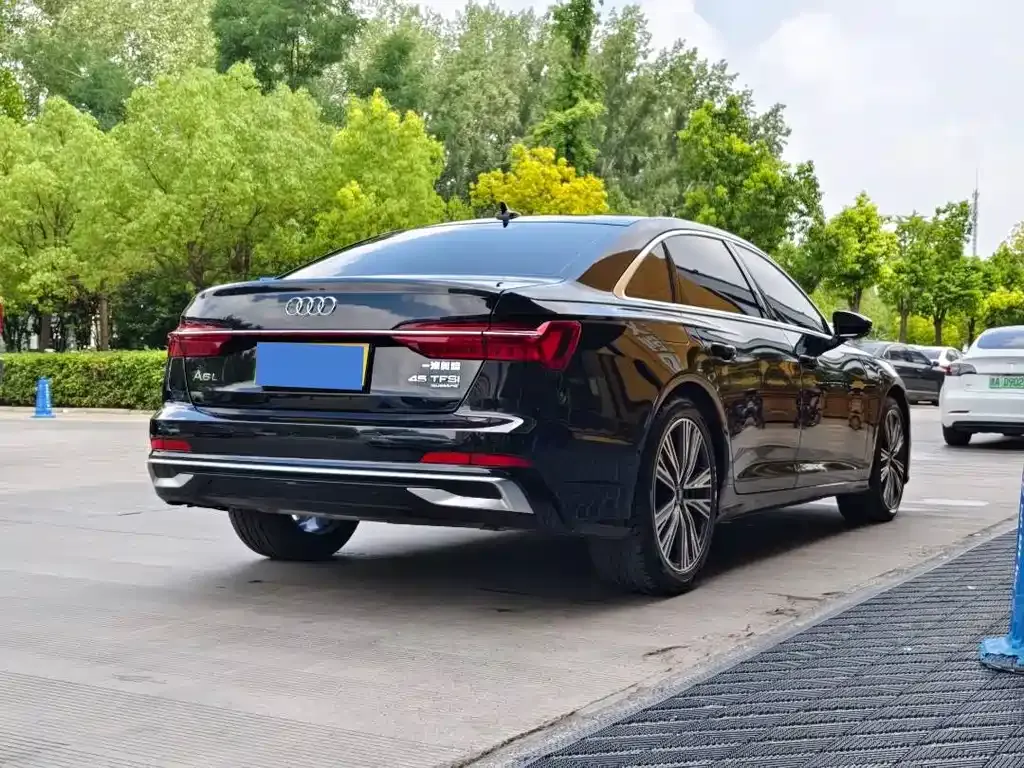 Audi A6L — фото 2