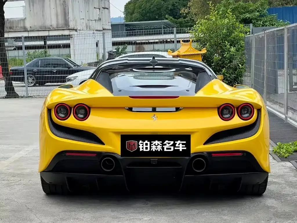 Ferrari F8 — фото 7