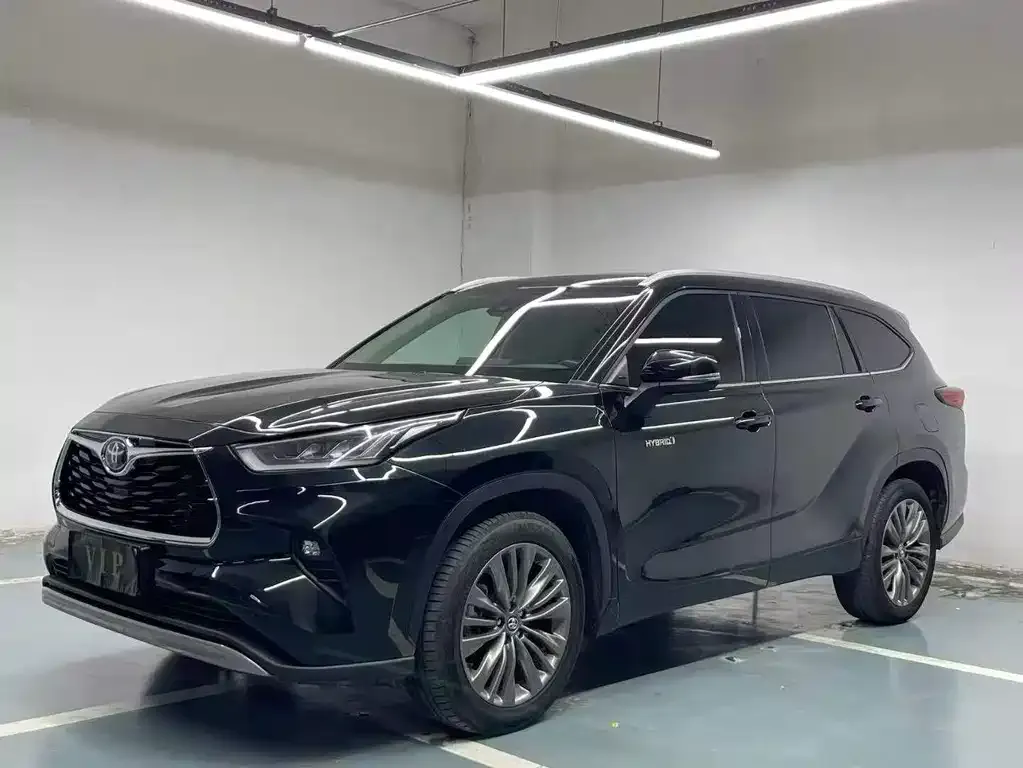 Toyota Highlander — фото 1
