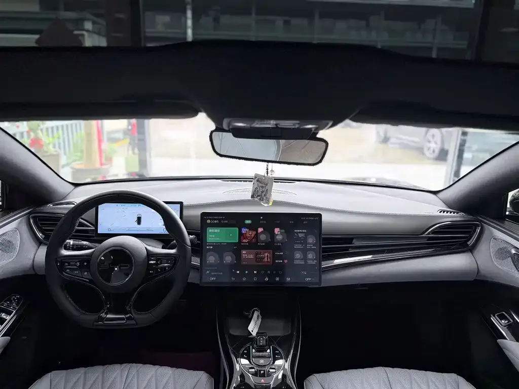 BYD Seal — фото 3
