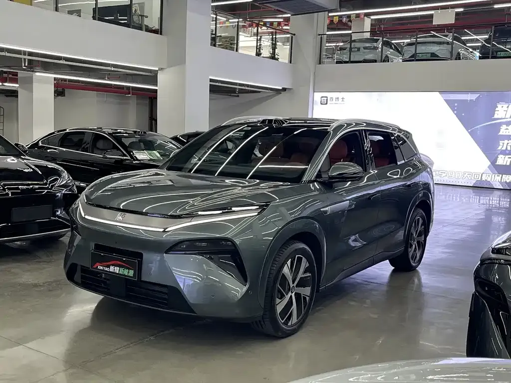 BYD Tang L — фото 1
