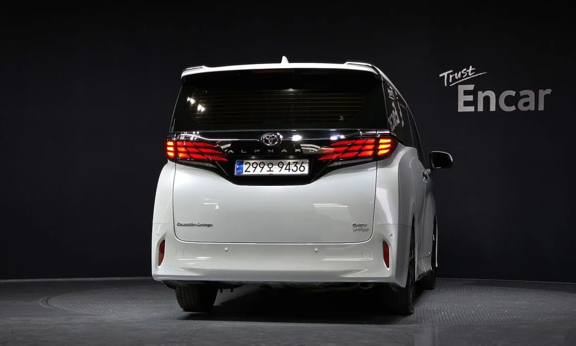 Toyota Alphard — фото 8
