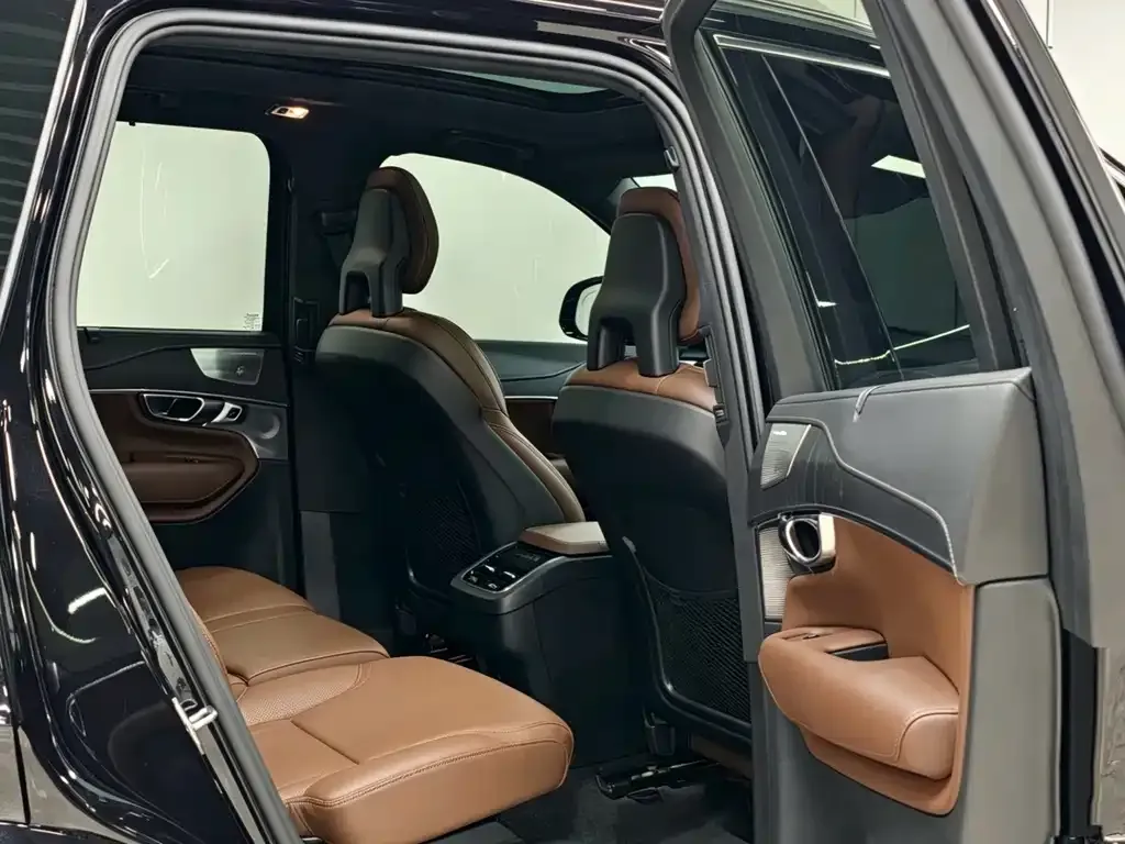 Volvo XC90 — фото 8