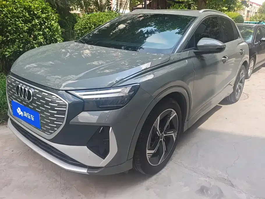 Audi Q4 e-tron — фото 1