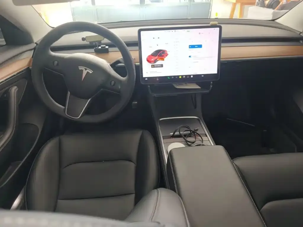 Tesla Model 3 — фото 8