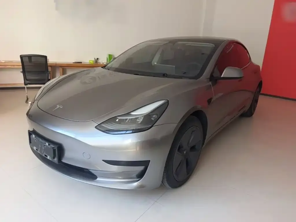 Tesla Model 3 — фото 4