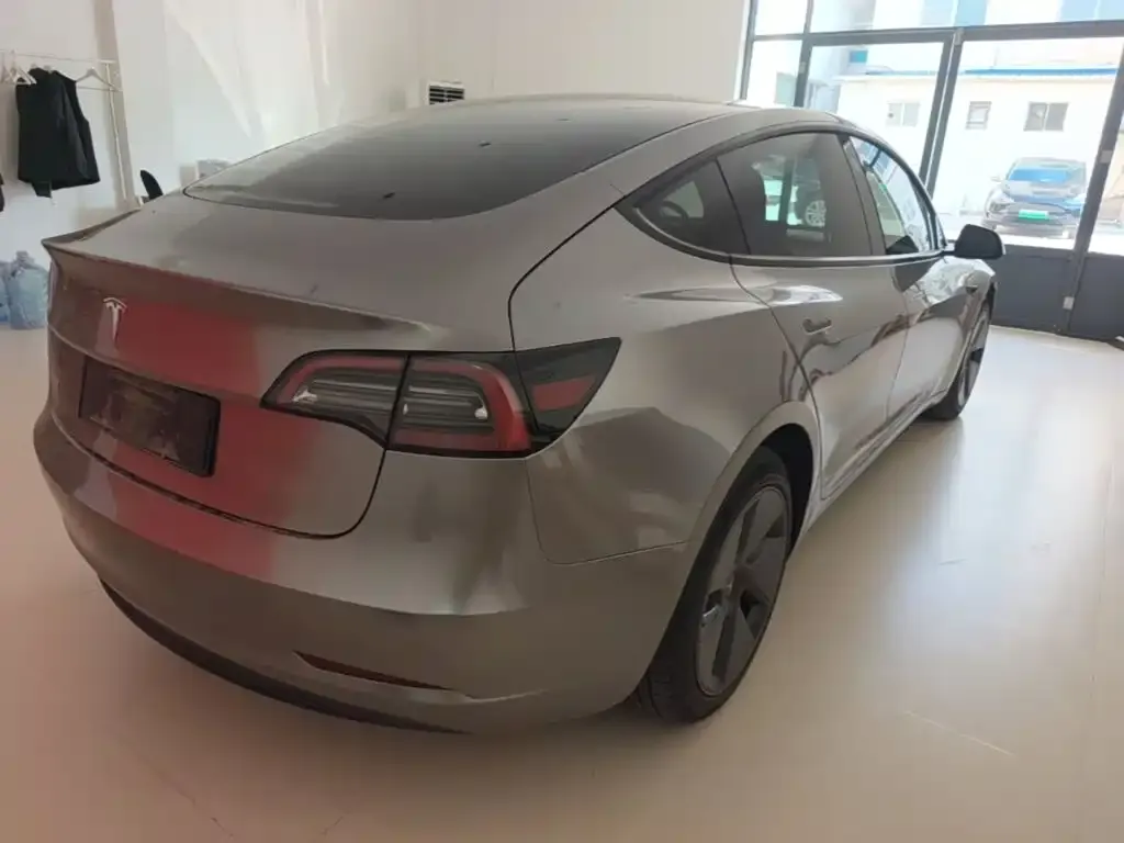 Tesla Model 3 — фото 9