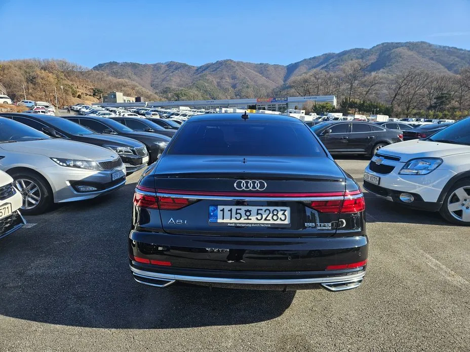 Audi A8 — фото 10