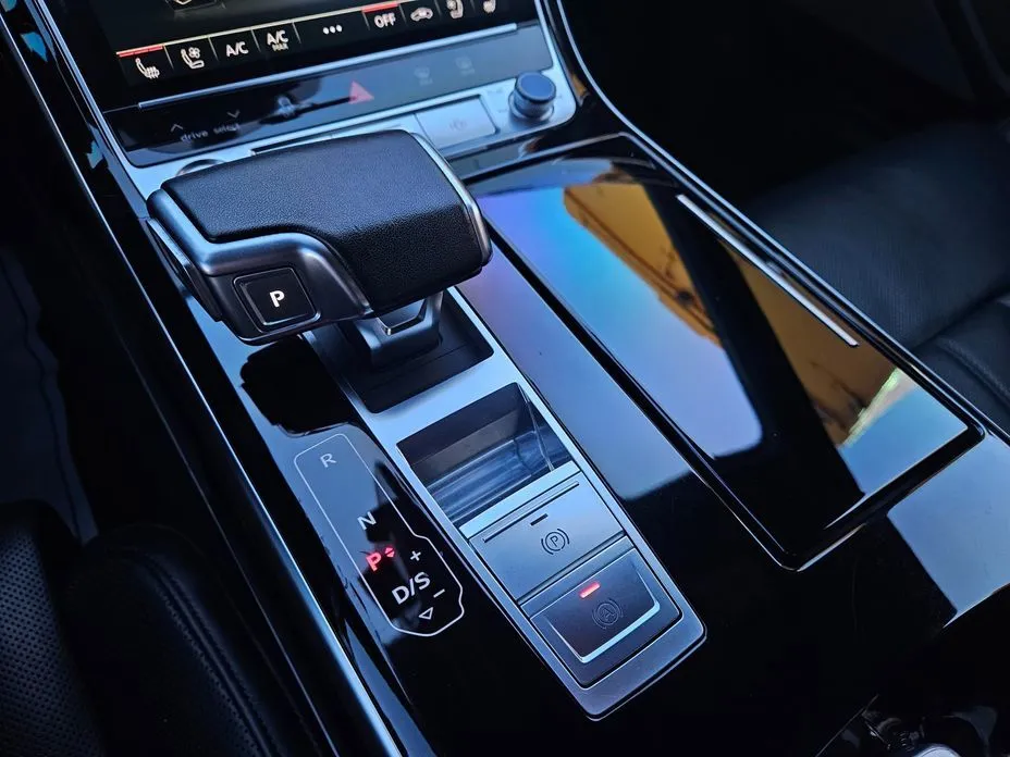 Audi A8 — фото 6