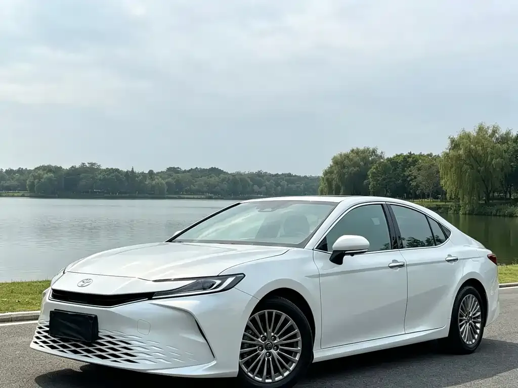 Toyota Camry — фото 6