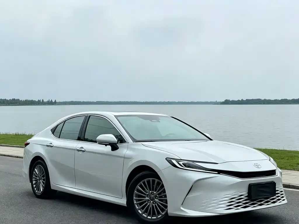 Toyota Camry — фото 8