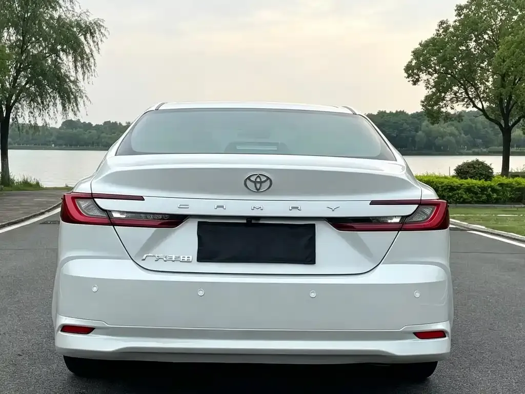Toyota Camry — фото 7