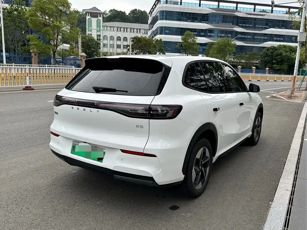 Geely Galaxy E5 — фото 3