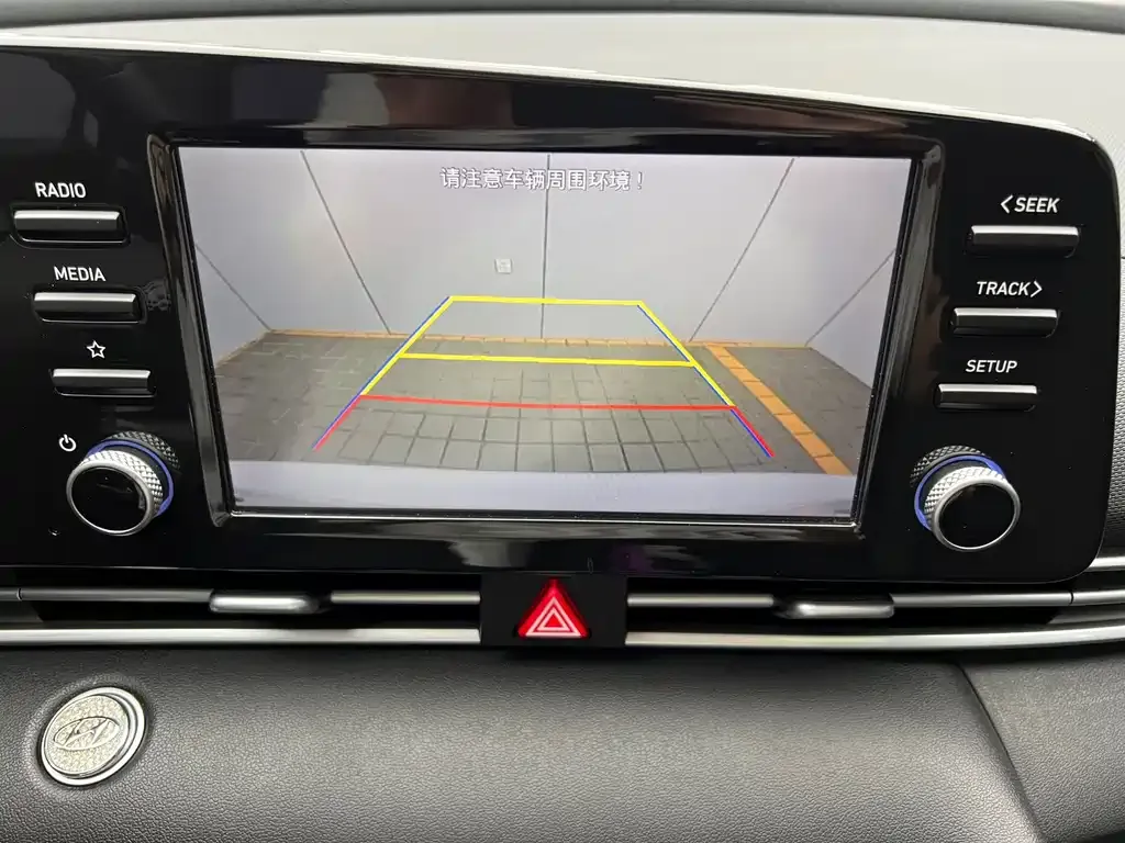 Hyundai Elantra — фото 7