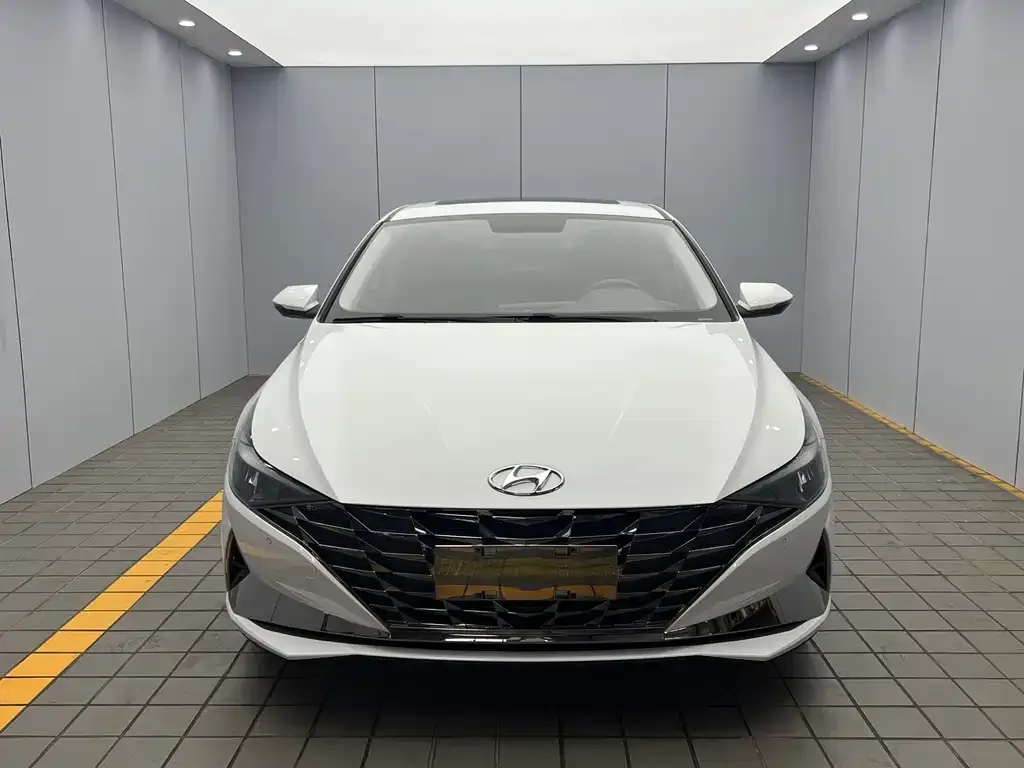 Hyundai Elantra — фото 2