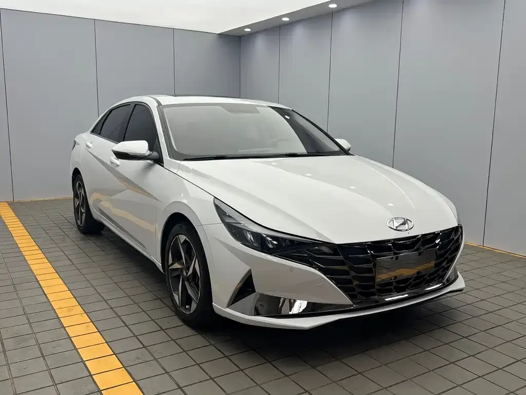 Hyundai Elantra — фото 4