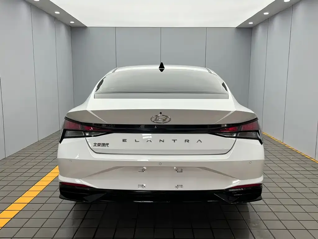 Hyundai Elantra — фото 9
