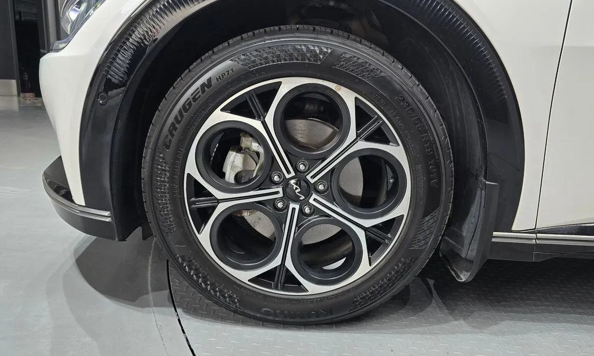 Kia EV6 — фото 8