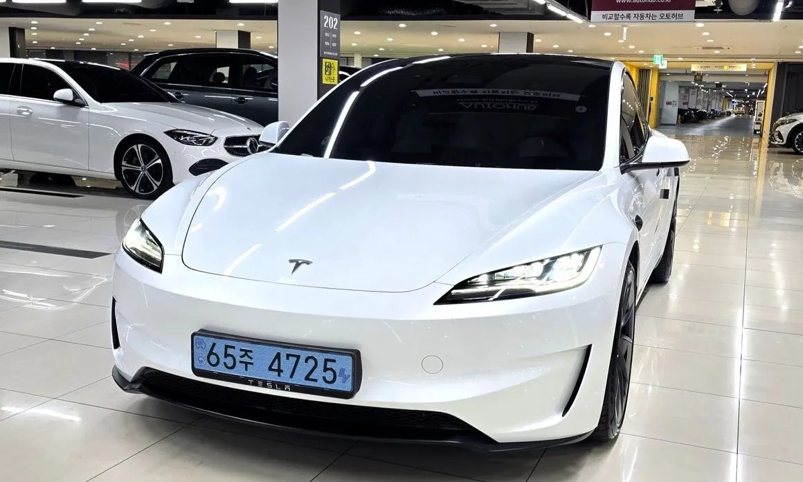 Tesla Model 3 — фото 1
