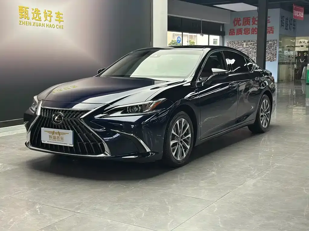 Lexus ES — фото 1
