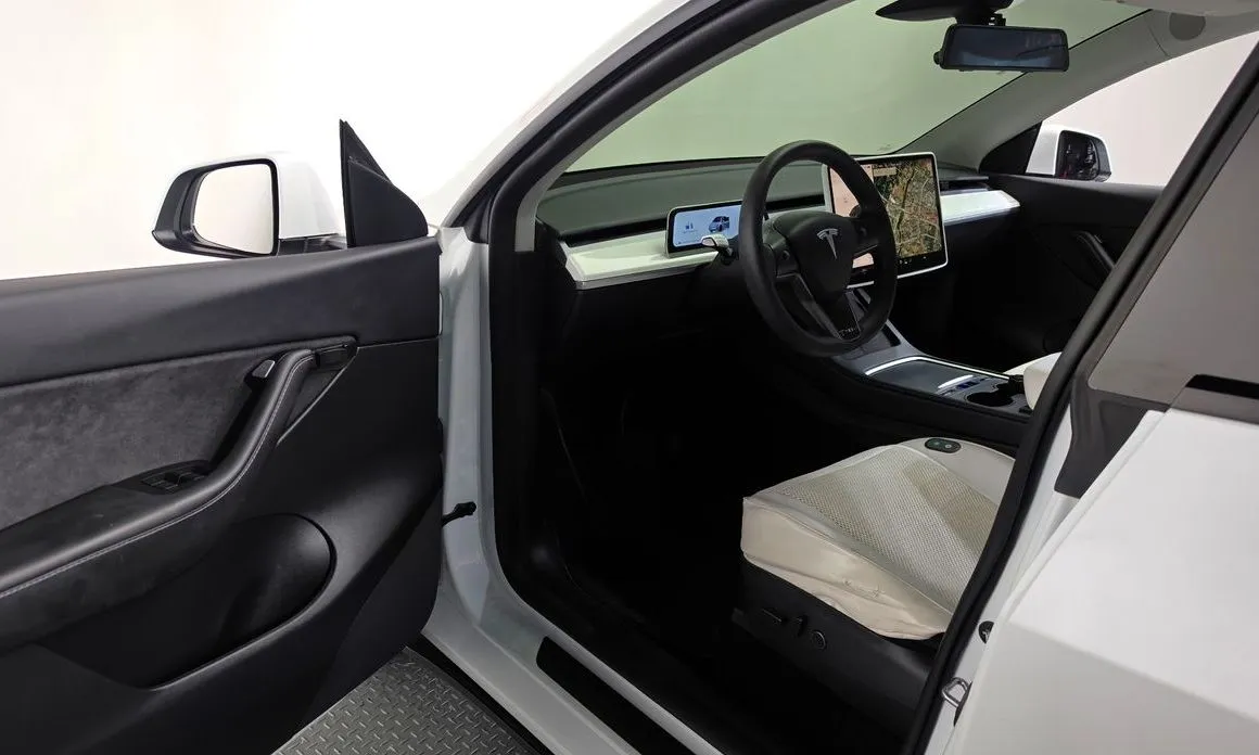 Tesla Model Y — фото 8