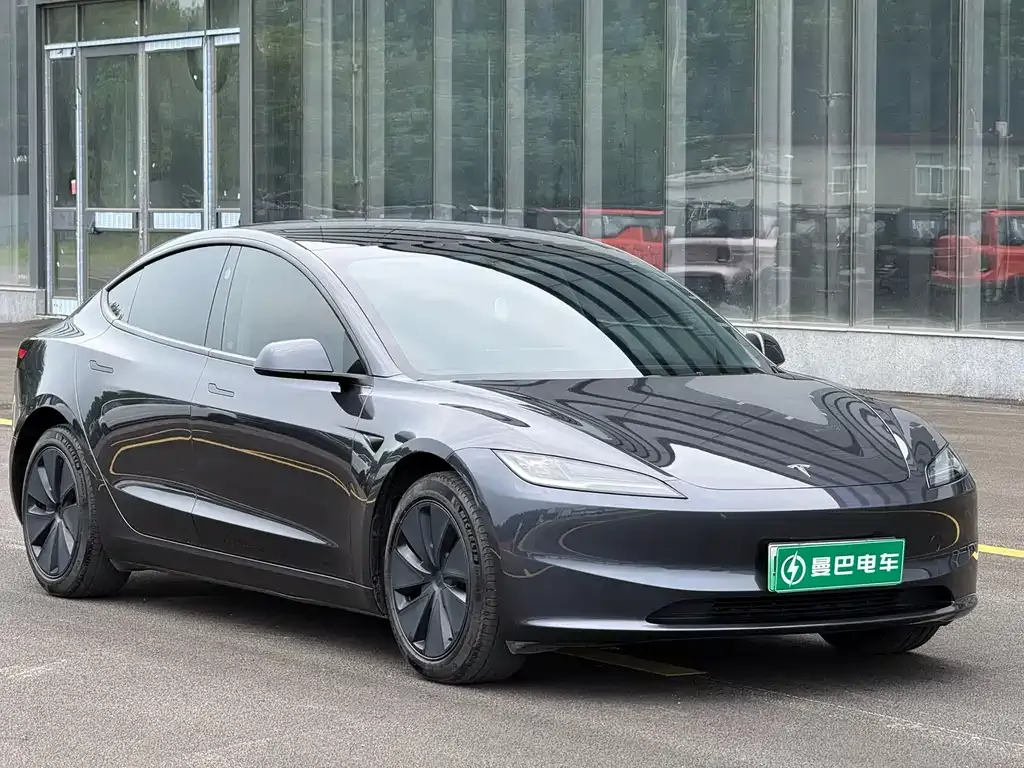Tesla Model 3 — фото 5