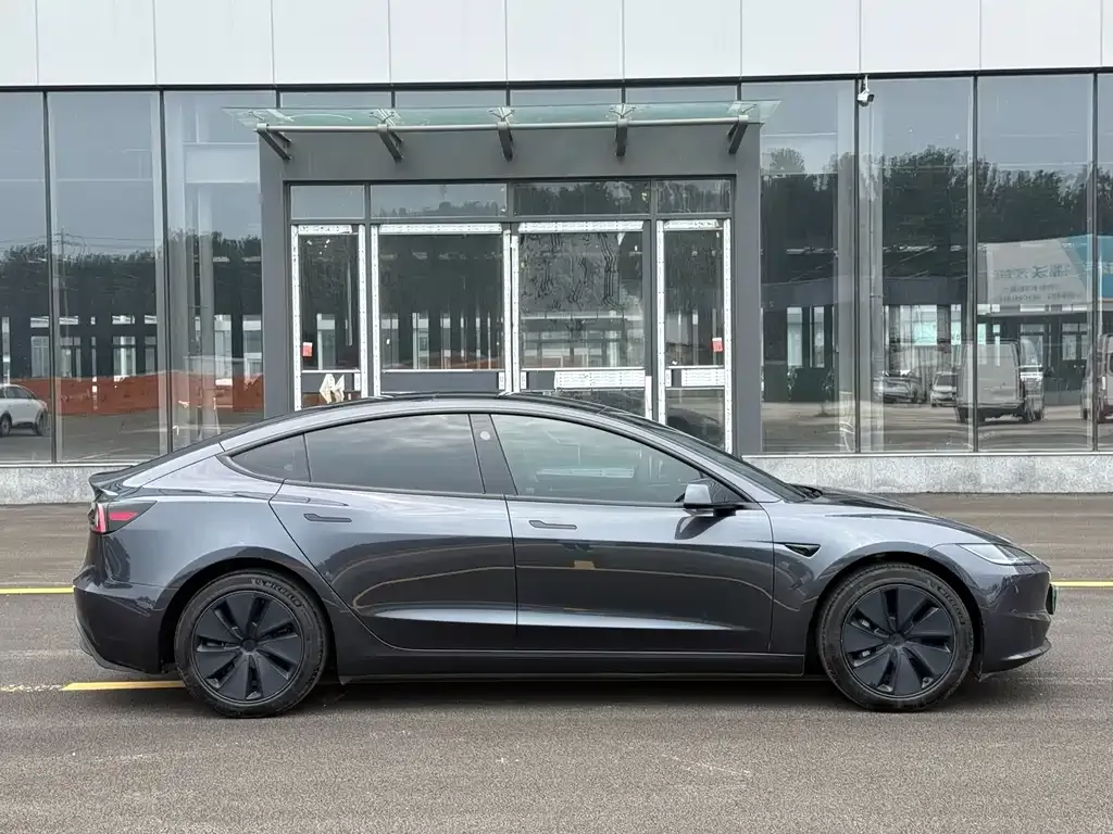 Tesla Model 3 — фото 3
