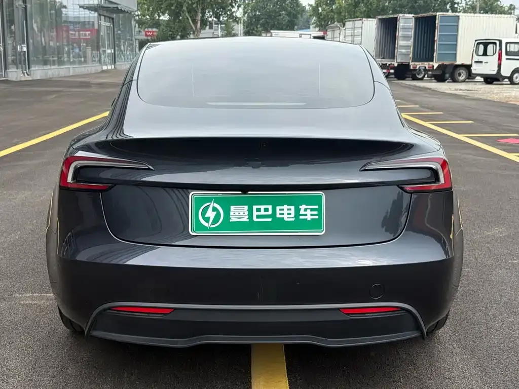 Tesla Model 3 — фото 10