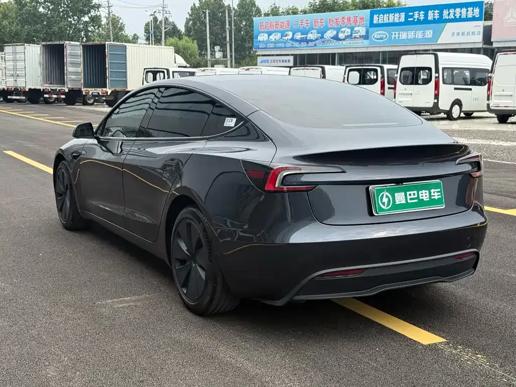 Tesla Model 3 — фото 9