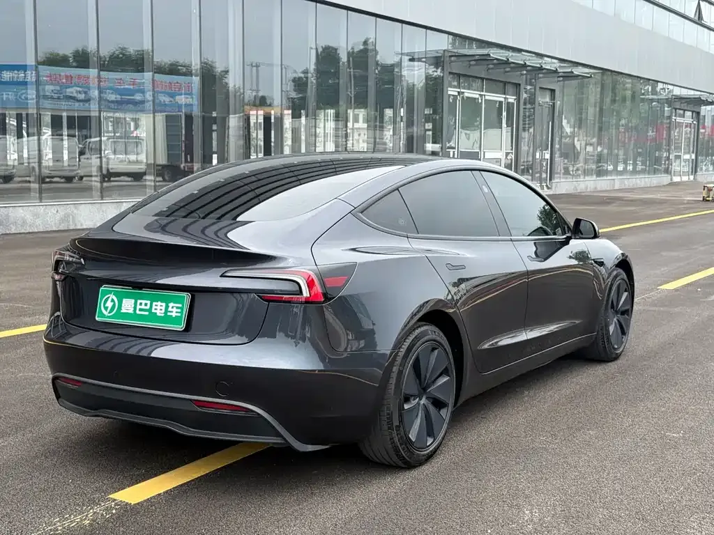 Tesla Model 3 — фото 8
