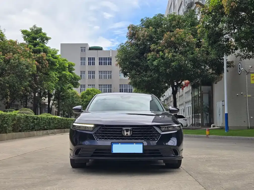 Honda Accord — фото 1