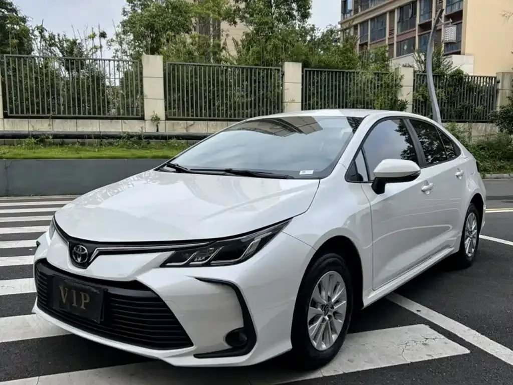Toyota Corolla — фото 1