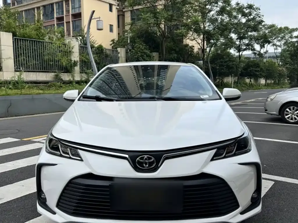 Toyota Corolla — фото 8
