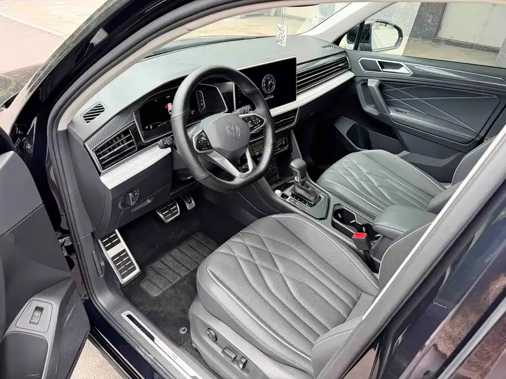 Volkswagen Tiguan L — фото 8