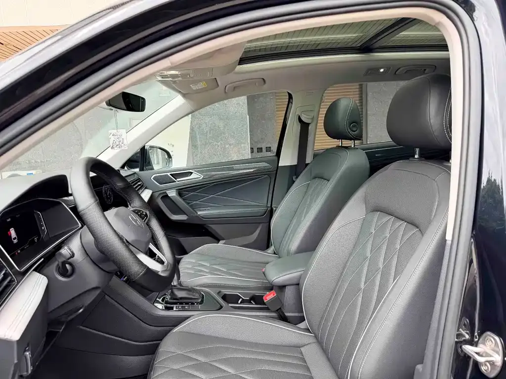 Volkswagen Tiguan L — фото 3