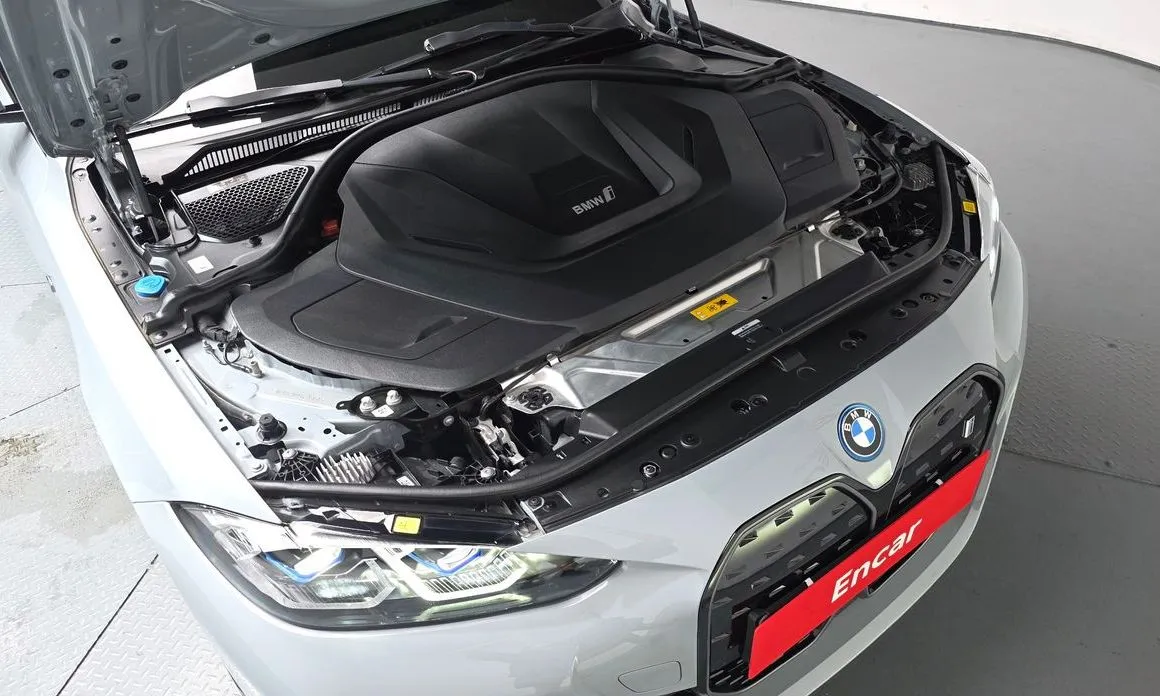 BMW i4 — фото 10