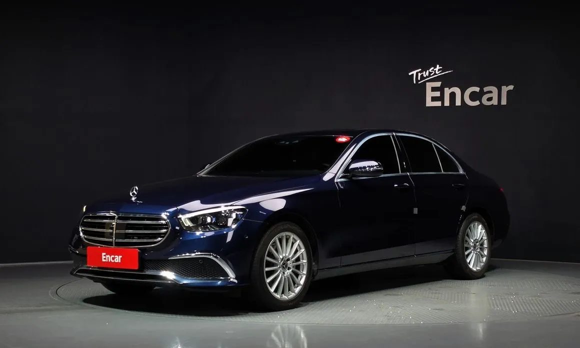 Mercedes-Benz E-Class — фото 1
