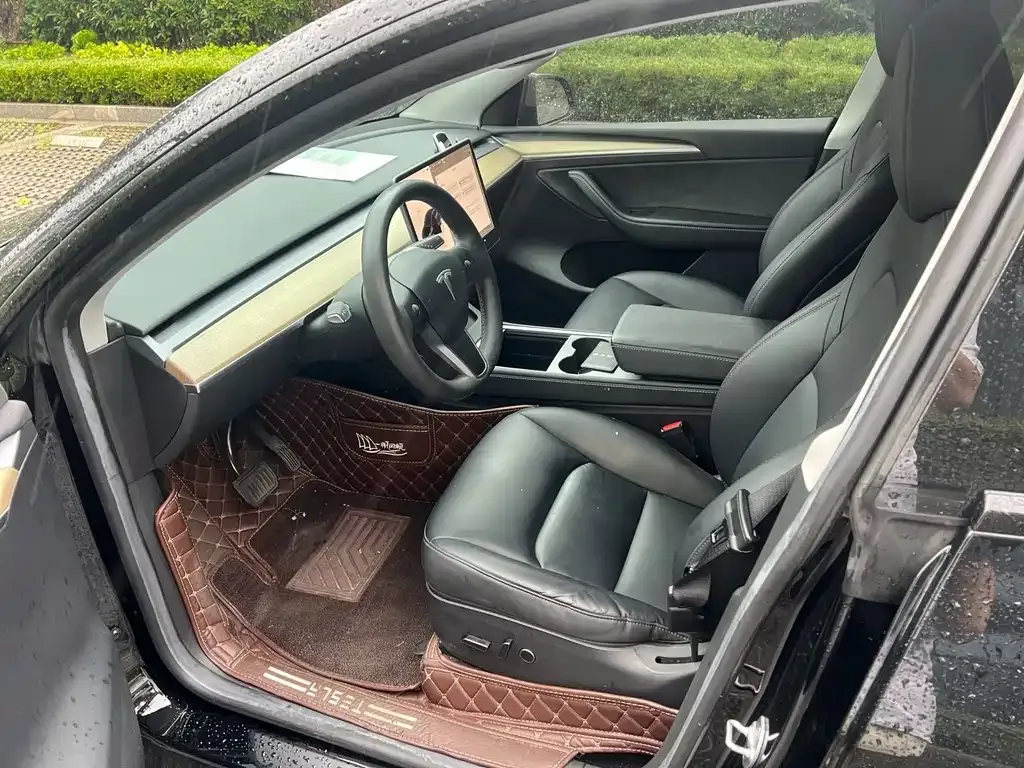 Tesla Model Y — фото 6