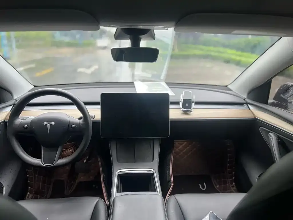 Tesla Model Y — фото 3