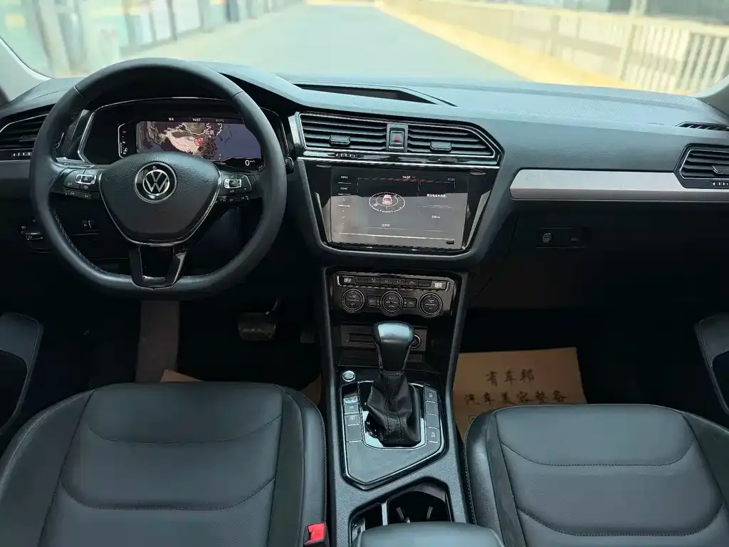 Volkswagen Tiguan L — фото 6