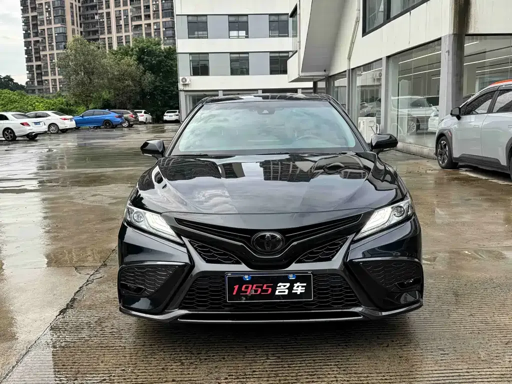 Toyota Camry — фото 9